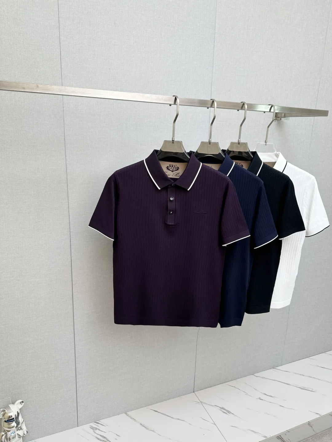 LP top quality 2026 new short sleeves! Original custom fabric, soft to the touch. Top imported private goods, fashionable design and trendy short sleeves, without losing luxury. There is no doubt about the quality. The upper body effect is awesome, luxury official website Same Style! Size: M-3XL